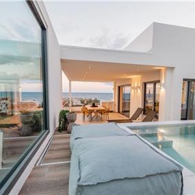 3 bedroom penthouse apartment with pool in Chania town, sleeps 6